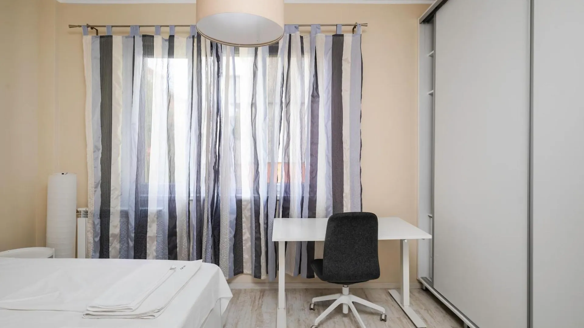Cozy Nest Near Eagle'S Bridge With Workspace By Flat Mаnager Sofia